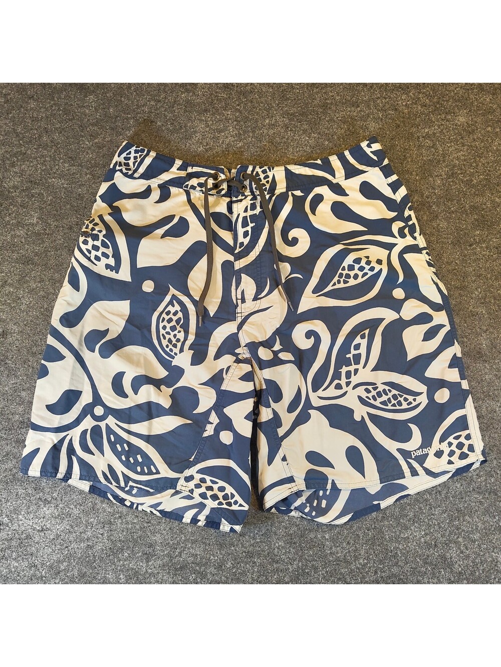 Patagonia Men's Blue Cream Floral Tropical Surf Board Shorts Swim Trunks Size 36